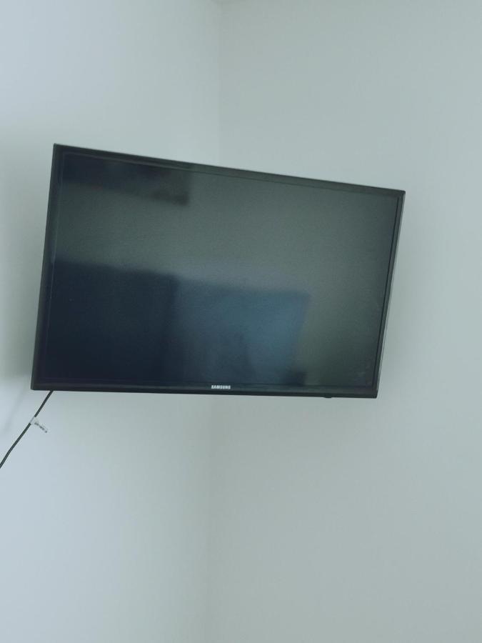 Room In A Friendly Home In A Quite Neighborhood Of カーディフ エクステリア 写真